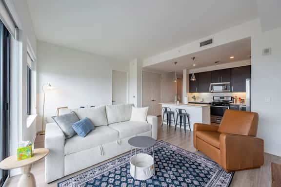 Vantage Tower Grand 1King Suite - Image 1