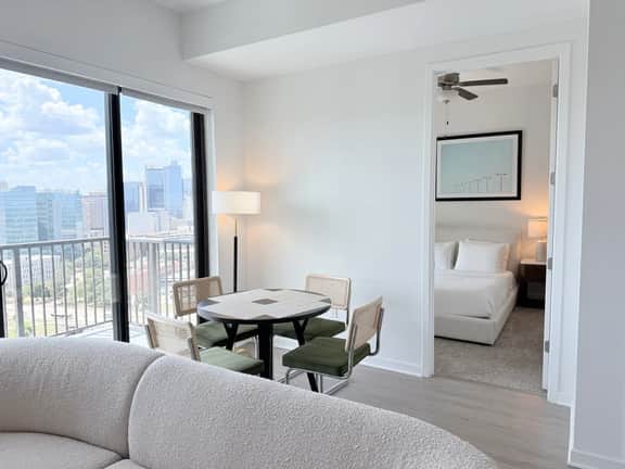 Vantage Tower Premium 2-Bedroom Suite - Image 4
