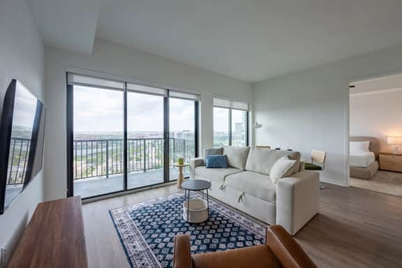 Vantage Tower Grand 1King Suite - Image 5